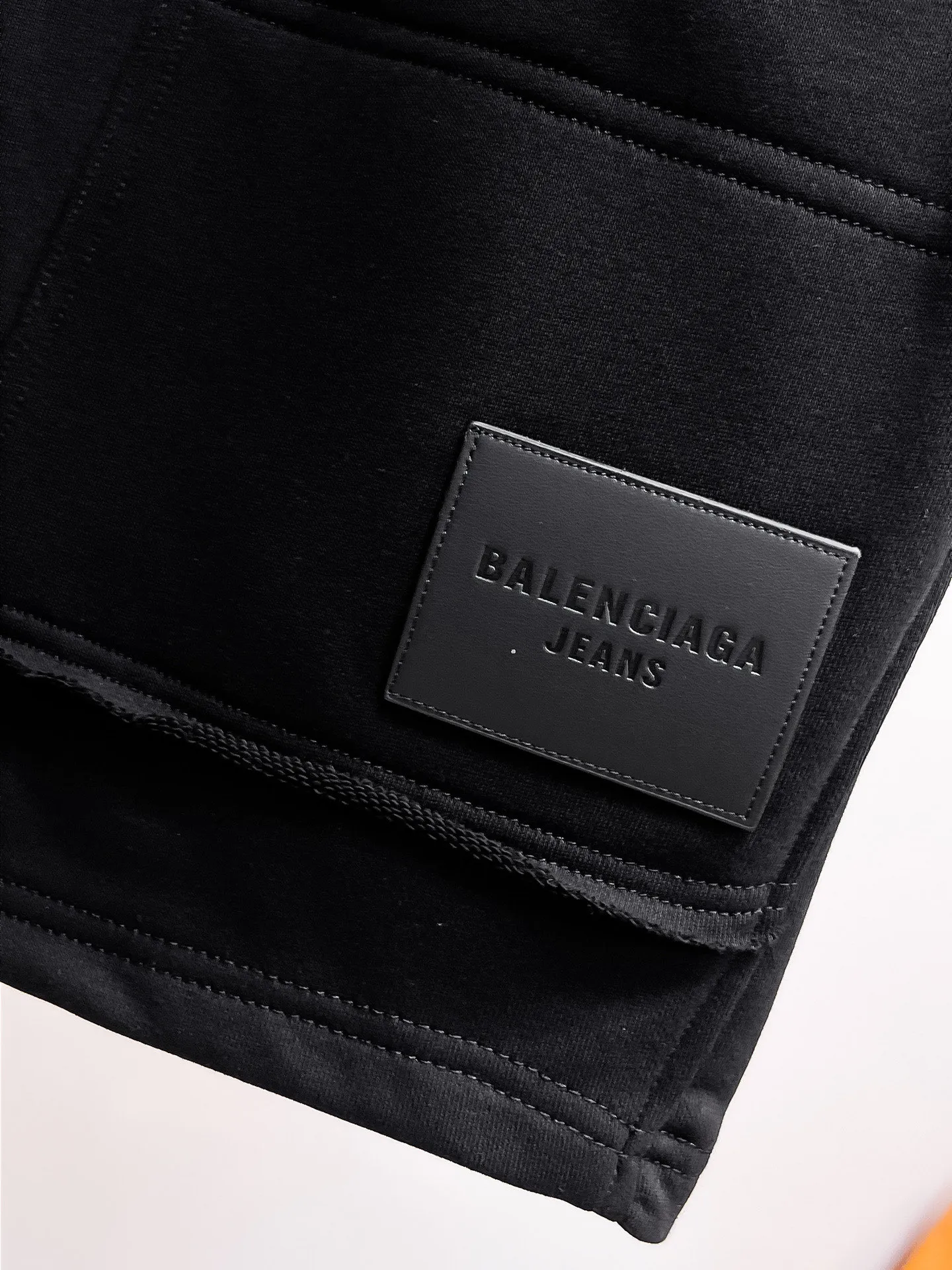 Balenciaga's three-standard complete 2026 summer New Arrival men's casual shorts, advanced custom-made Breathable fabric, Breathable fabric, extremely stretchy and comfortable, impeccable details, top-grade accessories, original logo design concept, delicate and soft feel! The upper body fit is awesome! Size: M-XXXL Please state your height and weight when ordering